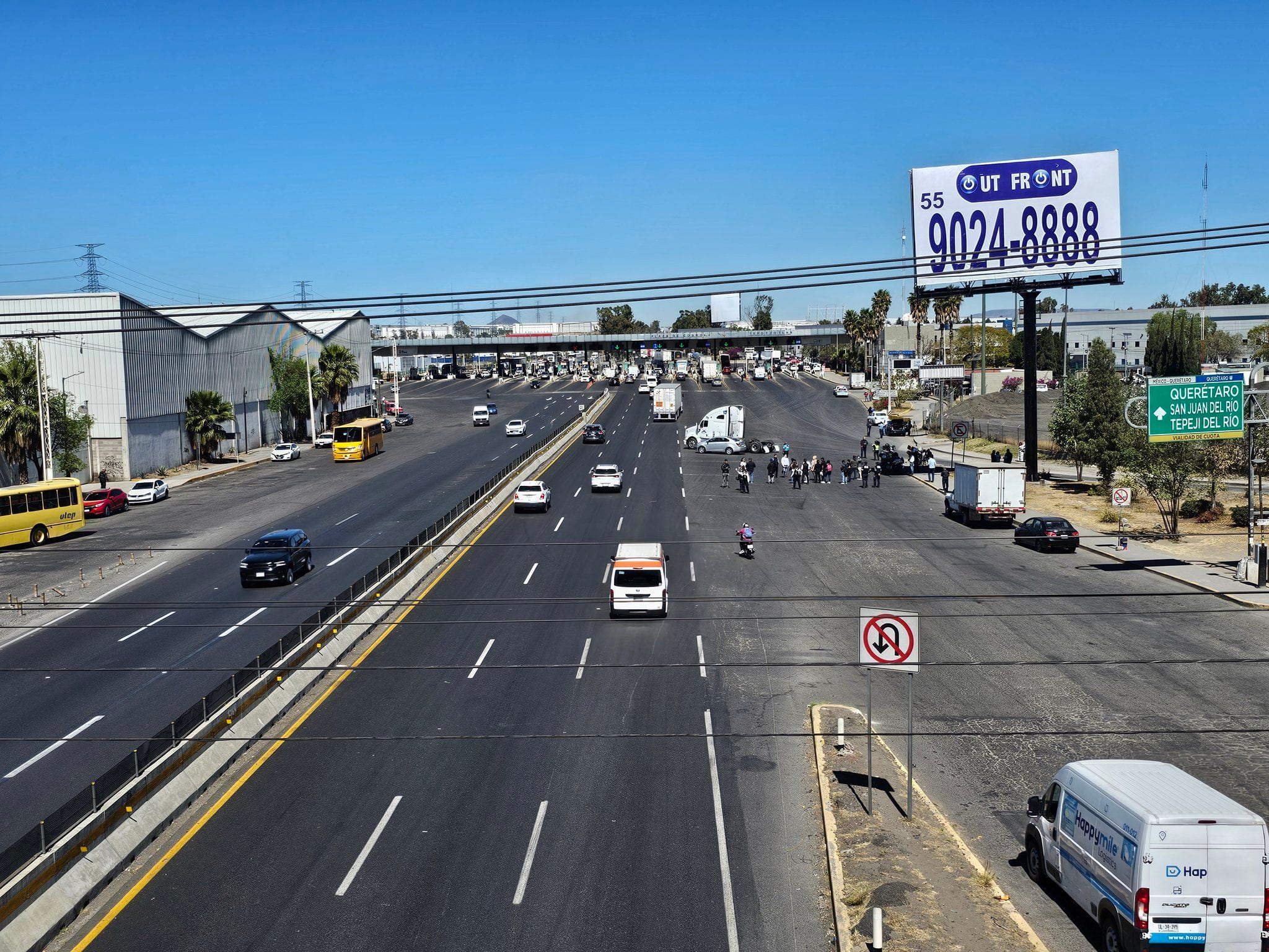 Se retiran los transportistas que protestaban en la autopista México-Querétaro a la altura de la caseta de Tepotzotlán