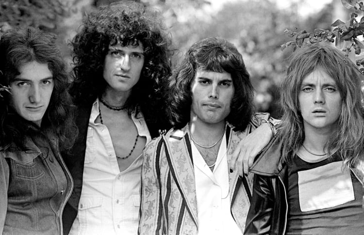 John Deacon, Brian May, Freddie Mercury y Roger Taylor, integrantes de Queen, en Ridge Farm, agosto de 1975: allí hicieron los ensayos de 