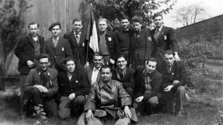 Un grupo de franceses que trabajaba en la planta satélite de Neindorf, el 14 de abril de 1945. (Volkswagen)