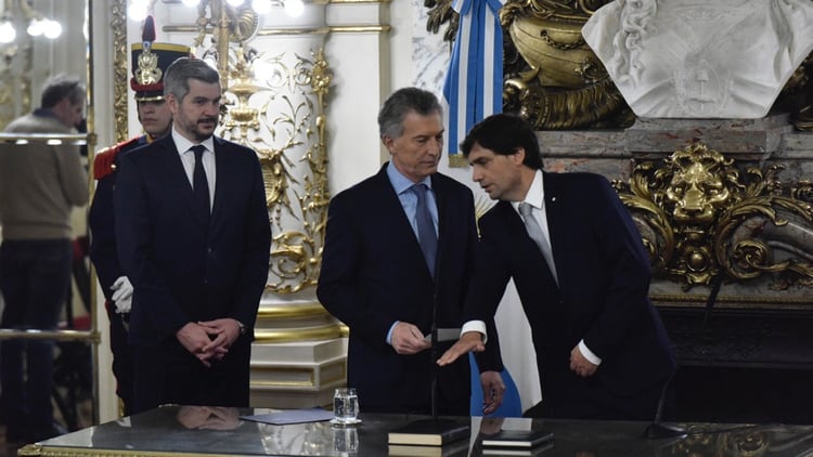 Macri toma juramento a Hernán Lacunza como ministro de Hacienda. (Adrián Escandar)