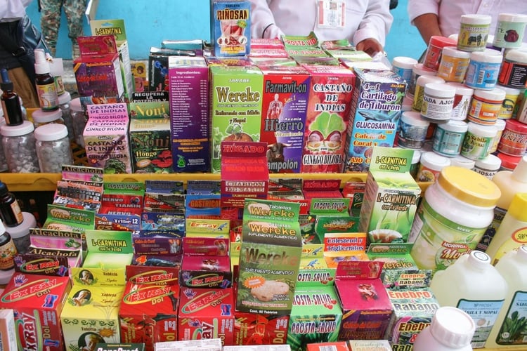 En México se venden cerca de 21 mil marcas de los llamados productos milagro en distintas tiendas de autoservicio o farmacias (Foto:Cortesía)