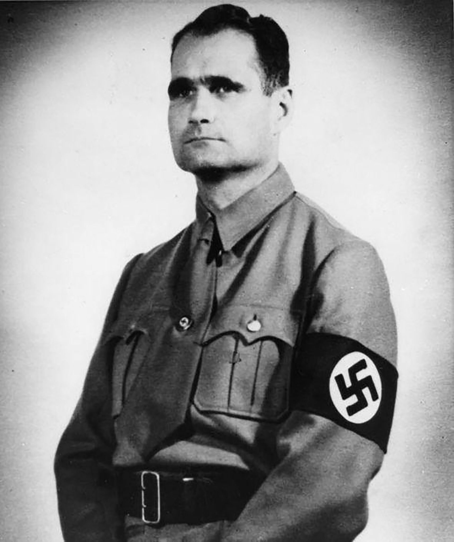 En 1923, participó junto a Hitler en el frustrado intento de golpe de estado que llevó a ambos a prisión. Allí ofició de amanuense de Hitler. Hess acompañó a Hitler en su ascenso al poder