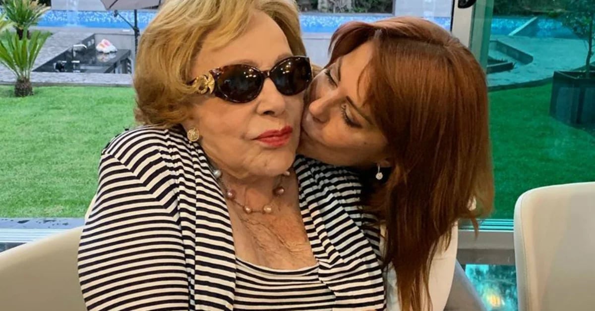 Alejandra Guzmán e sua nova foto com Silvia Pinal em cadeira de rodas