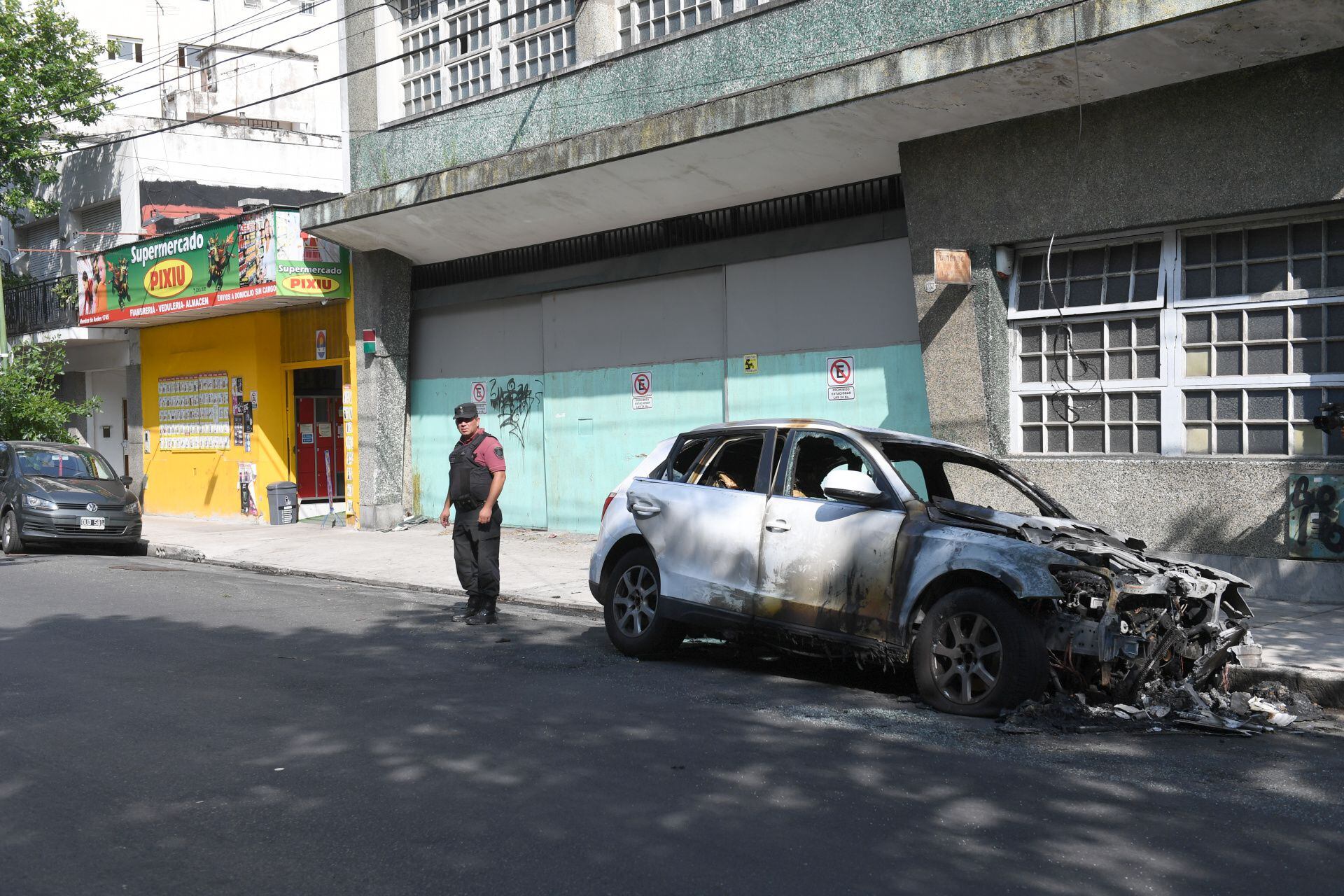 Investigan si se trató de un quemacoches o de un ataque de la mafia china