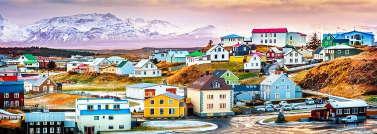 Con un área de 10 kilómetros cuadrados, el municipio de Islandia es en términos de extensión uno de los más pequeños de la región y de toda la isla. Su población es de 1.100 habitantes, según el censo de 2011, para una densidad de 110 habitantes por kilómetro cuadrado