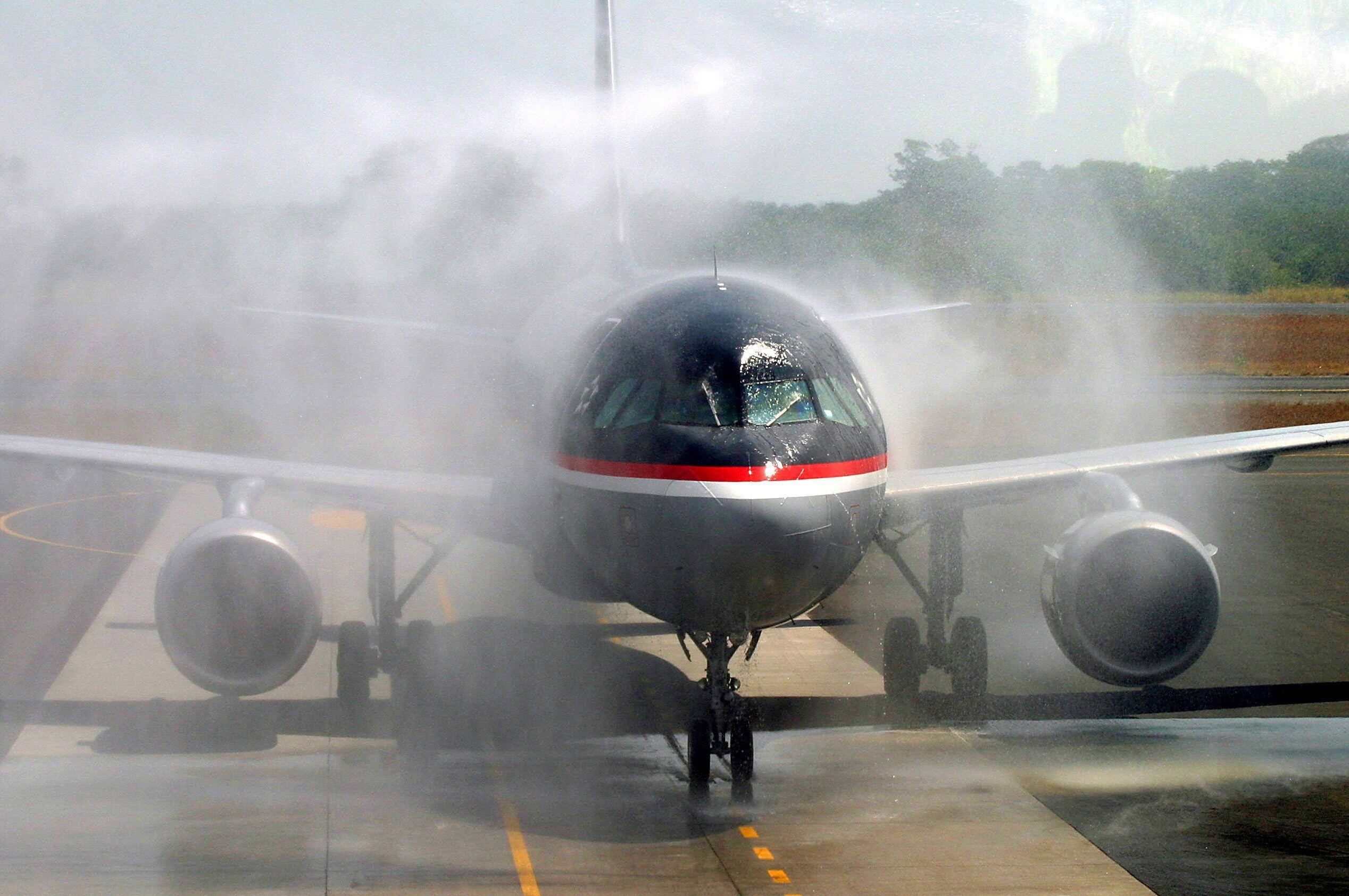 Un avión de la aerolínea U.S. Airways en una imagen de archivo. EFE/Roberto Escobar