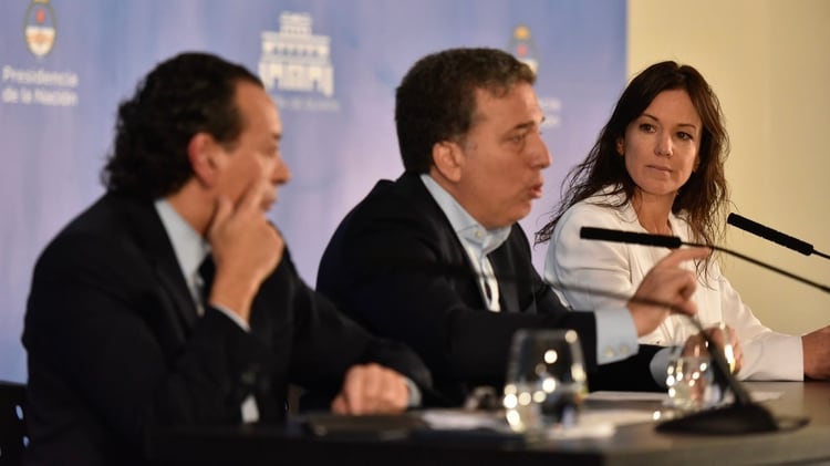 Sica, Dujovne y Stanley en la conferencia del prensa del miércoles en Olivos (Adrián Escandar)