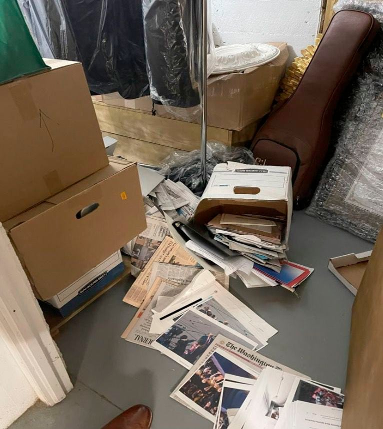Una imagen de las cajas de documentos almacenadas en el complejo turístico y residencia Mar-a-Lago del expresidente Donald Trump (NYT)