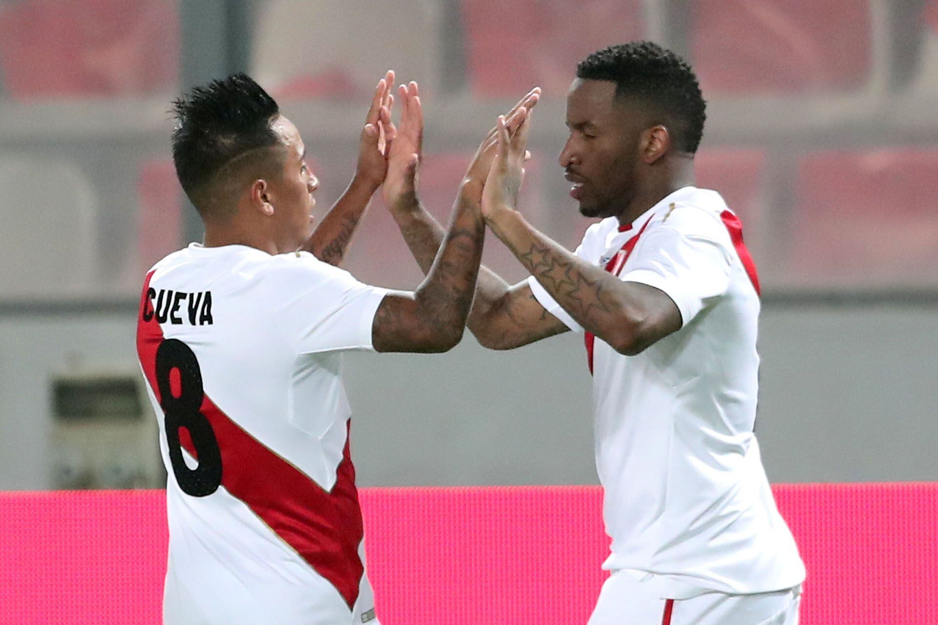 Christian Cueva y Jefferson Farfán son dos de los jugadores más técnicos de la selección peruana.  | Foto: REUTERS