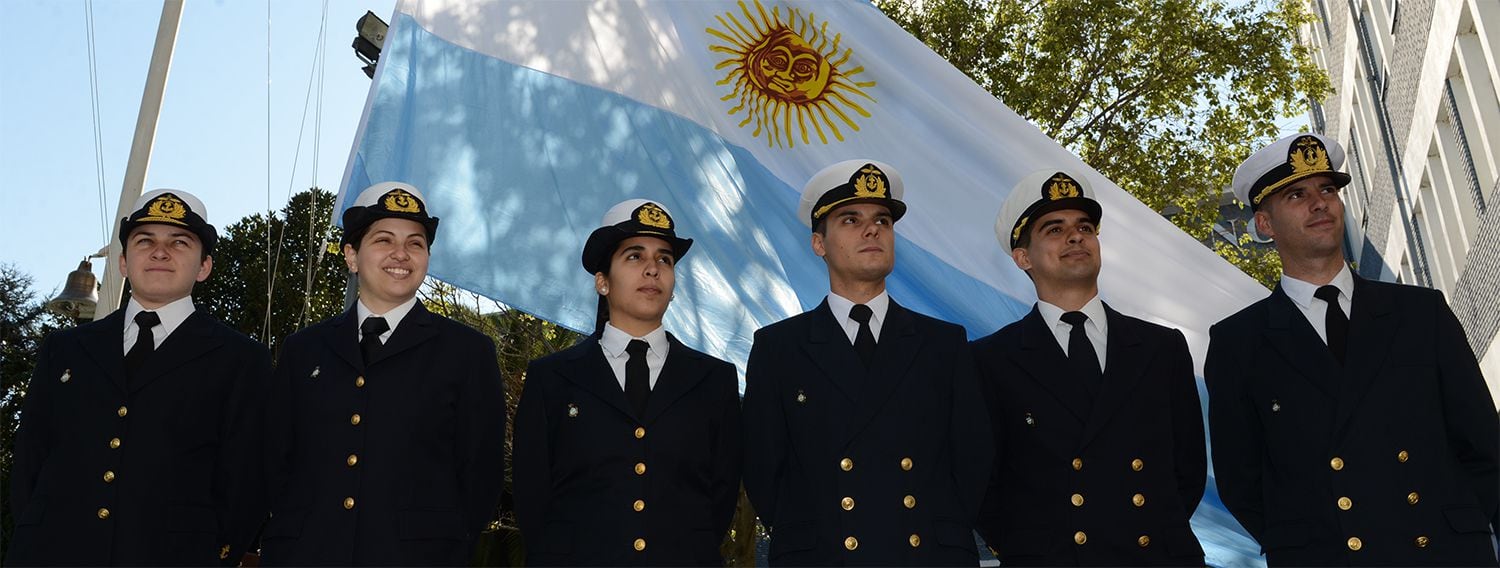 La carrera de Oficial de la Marina Mercante está abierta a jóvenes argentinos nativos o por opción de entre 18 y 24 años y de ambos sexos.