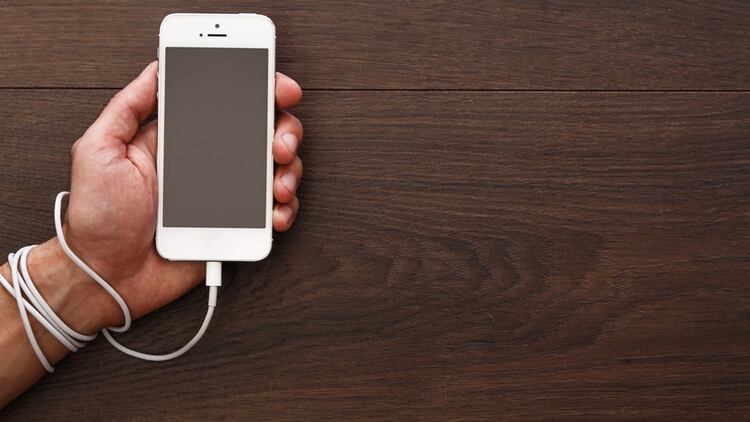 El uso excesivo del móvil puede generar estrés, ansiedad y depresión (Shutterstock)