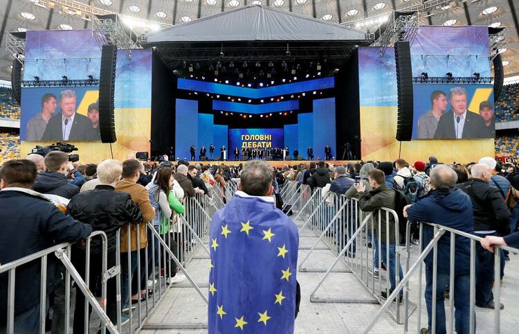 Petro Poroshenko durante el debate presidencial (REUTERS/Valentyn Ogirenko)