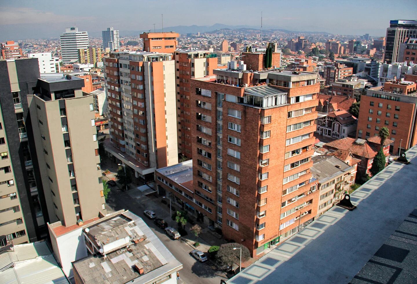 Si está pensando en comprar o invertir en vivienda nueva en Colombia ahora lo podrá hacer desde los Estados Unidos