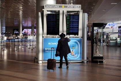 El aeropuerto internacional de Ben Gurión está prácticamente cerrado al tráfico aéreo desde hace más de una semana. REUTERS/Ronen Zvulun