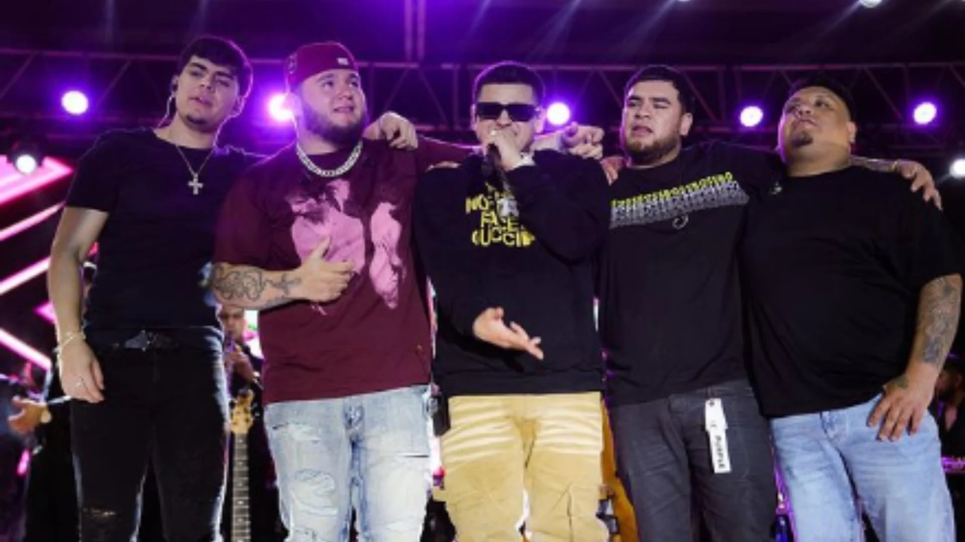 CJNG amenaza a Fuerza Regida cuatro días antes de su concierto en Tijuana con narcomanta