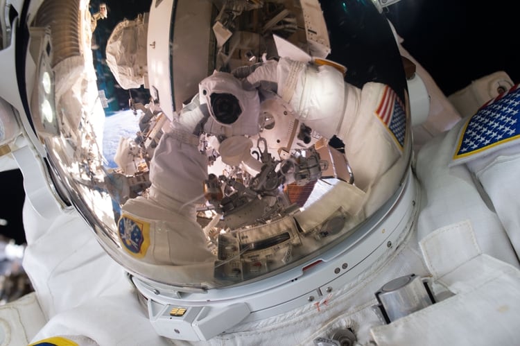 Scott Kelly tomándose una selfie en 2015 (Scott Kelly/NASA via The New York Times)