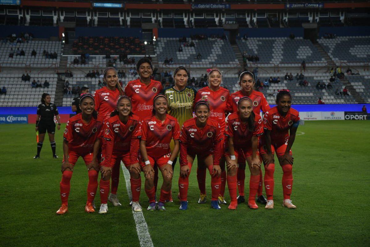 Magaly Cortés, jugadora de las Tiburonas, aceptó que con ellas, la directiva tiene adeudos de un mes. También pidió ayuda para cambiar la situación del fútbol femenil en México. (Foto: Twitter)