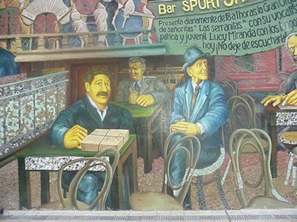 El bar Sportman de Berisso, con Tito al fondo
