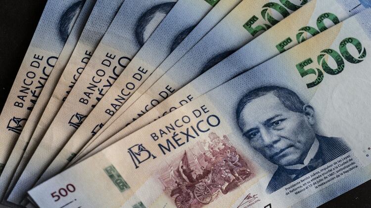 El billete de 500 pesos con la imagen de Benito Juárez es el primero de la serie G emitida por Banxico (Foto: Cesar Rodriguez/Bloomberg)