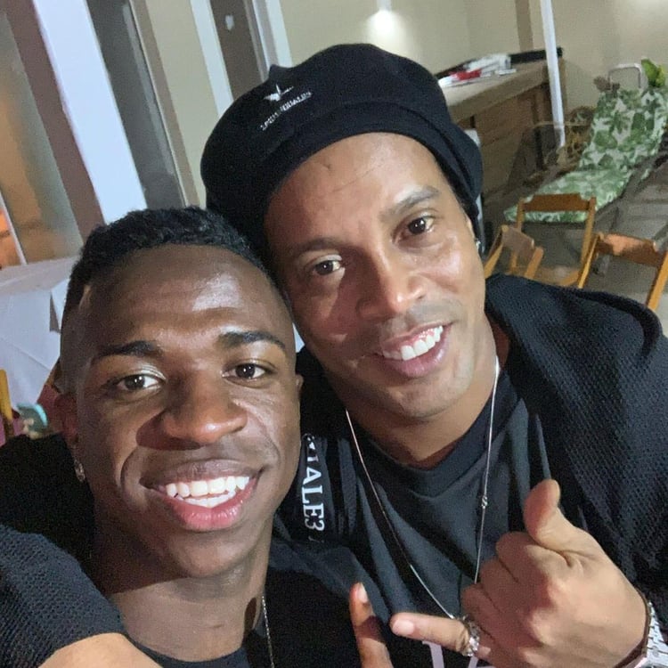 Vinicius Jr compartió una foto con Ronaldinho 