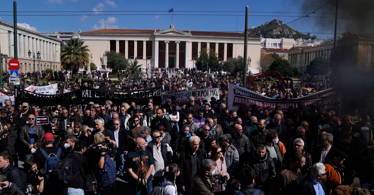 Greek unions call for strike after train tragedy