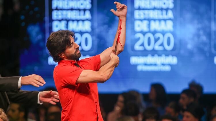 Un director teatral simuló cortarse las venas en los premios Estrella de Mar (Foto: Christian Heit)