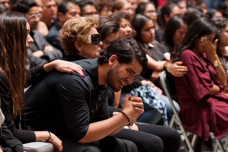 Los familiares despidieron a Norberto Ronquillo con una misa en la universidad donde cursaba (Foto: Galo CaÃ±as/ Cuartoscuro)