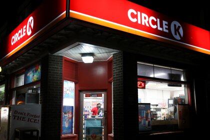 Una tienda Circle K, propiedad del operador de tiendas de conveniencia canadiense Alimentation Couche-Tard, aparece en Toronto, Ontario (Canadá) el 13 de enero de 2021. Foto: REUTERS/Chris Helgren
