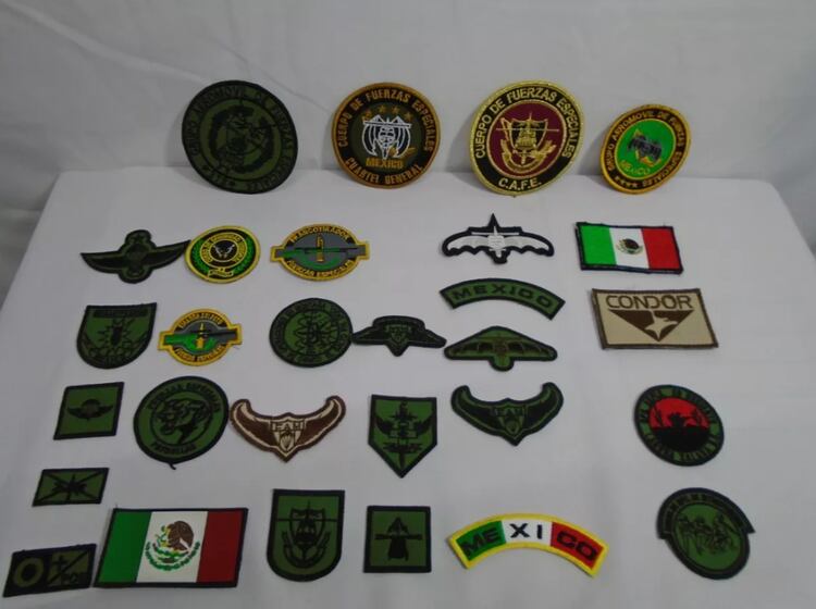 Según el sitio, el vendedor también ofrece parches de cursos, uniformes, medallas de reconocimientos, entre otros (Foto: Mercado Libre)