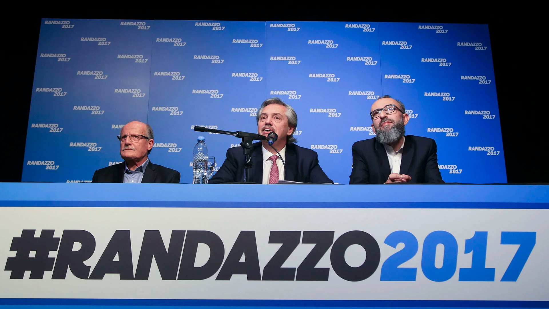 Alberto Fernández, jefe de campaña de Randazzo, durante la presentación de avales