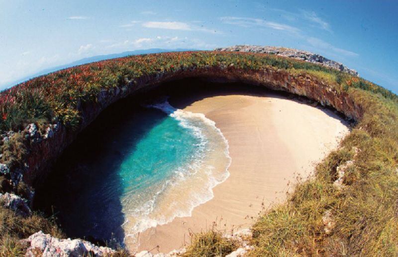 Para visitar Playa Escondida, los turistas deben tomar una embarcación desde la costa de Nayarit (Archivo)