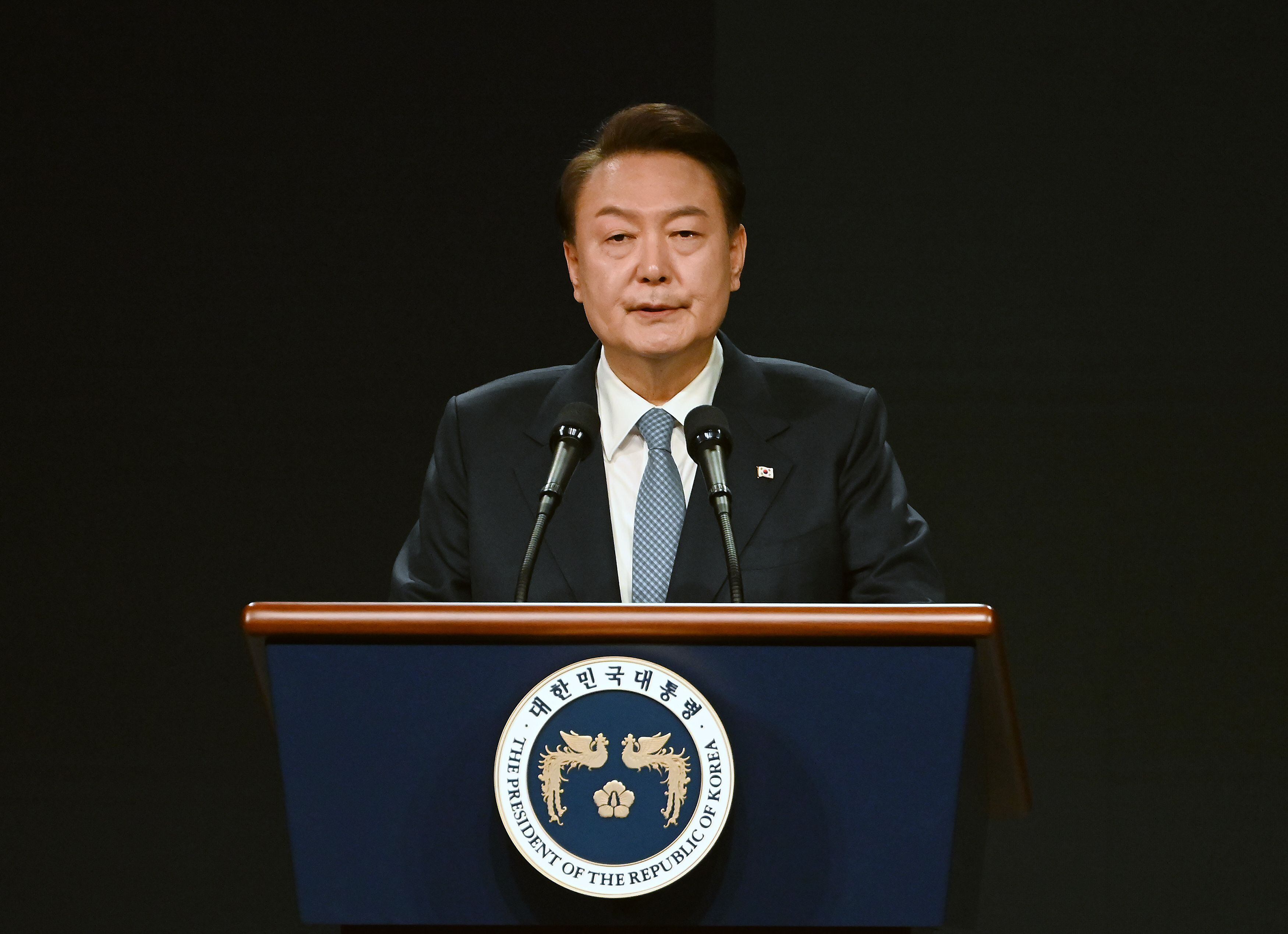 En las elecciones parlamentarias de este miércoles 10 de abril en Corea del Sur, el Partido del Poder Popular (PPP) liderado por el Presidente Yoon Suk Yeol, enfrentó obstáculos significativos. (EFE/EPA/KIM Min-Hee)