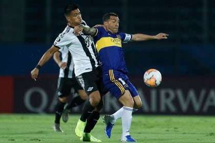 Carlos Tevez, capitán de Boca en el reinicio de su participación oficial en la Copa (REUTERS/Jorge Saenz)