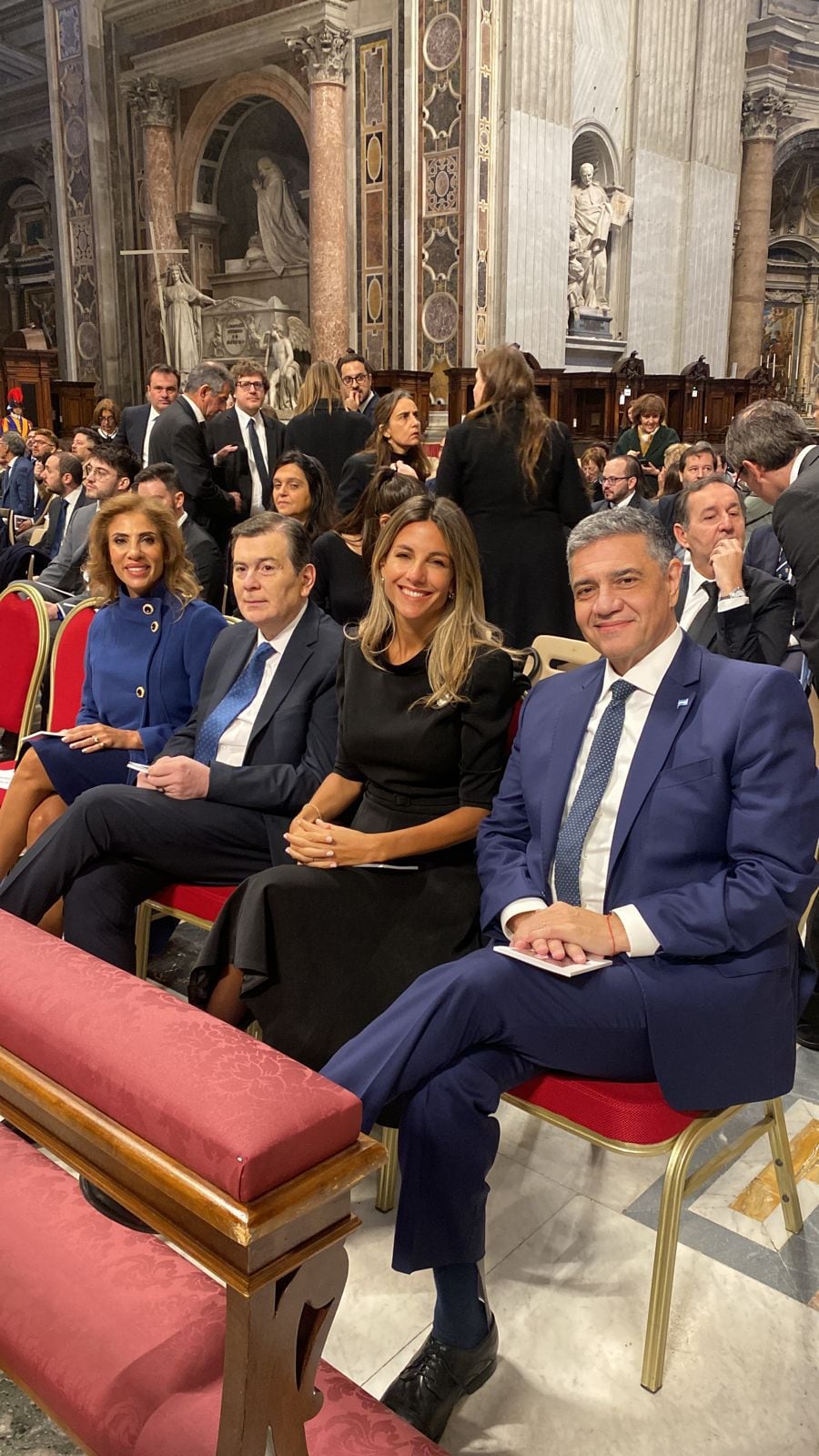 Jorge Macri y Gerardo Zamora junto a sus esposas