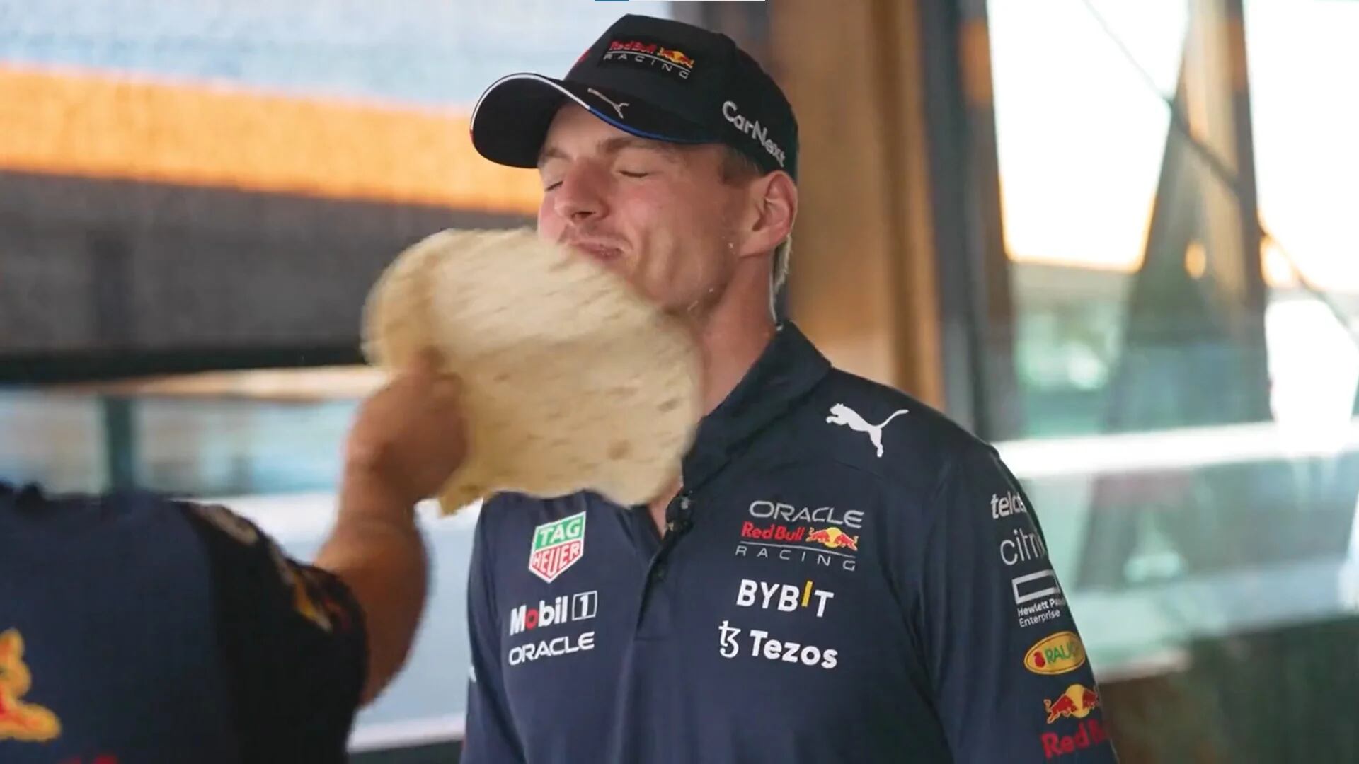 Tortilla Challenge: así fue el divertido momento que protagonizaron Checo Pérez y Max Verstappen