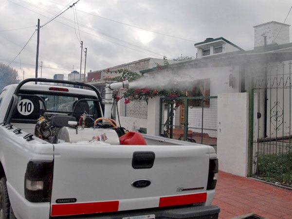 Este sábado comenzaran las fumigaciones en las localidades de la cuenca de Río Dulce (Télam)