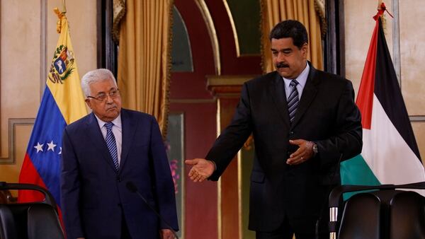 Abbas y Maduro firmaron acuerdos en materia turística y de minería y establecieron incorporar el petro como divisa de intercambio entre los dos países (Reuters)