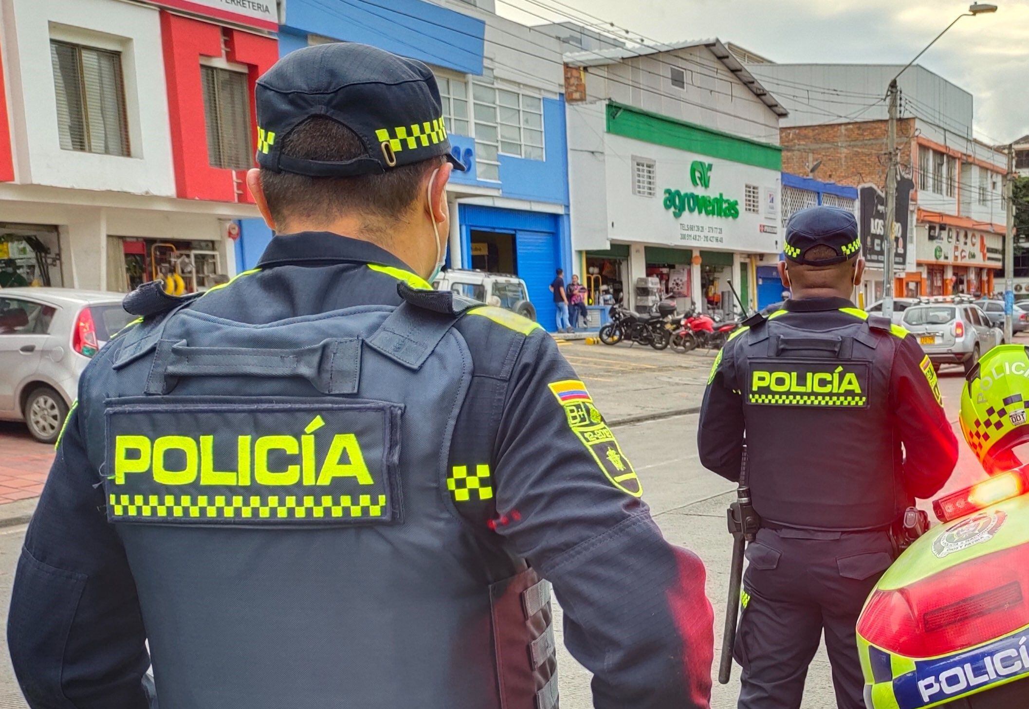 Cuatro agentes de policía fueron  detenidos por su presunta implicación en el asesinato de Cristian Herrera Zúñiga, tras actos de tortura en una estación policial - crédito Policía Nacional de Colombia 