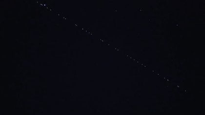 La fila de satélites formaron una especie de "tren espacial", que se puso observar desde distintos puntos de la Argentina en la noche del viernes