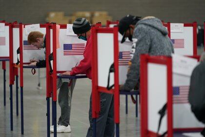 Votantes en Louisville, Kentucky (Reuters)