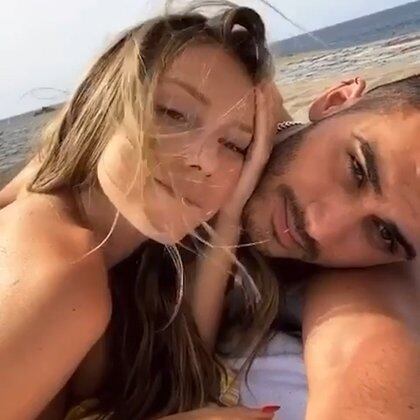 La pareja se reencontró luego de un periodo de confinamiento a mediados de julio en España (Foto: Instagram @alejandrospeitzer)