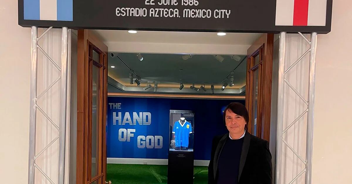 Parla il collezionista argentino all’asta della maglia di Maradona: “Questa è una spada San Martin del XX secolo”