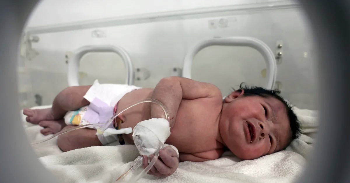 Baby rescued after the earthquake in Syria, in good condition