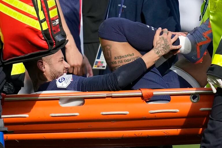 La lesiones fueron una constante en la carrera de Neymar en el Paris Saint Germain 