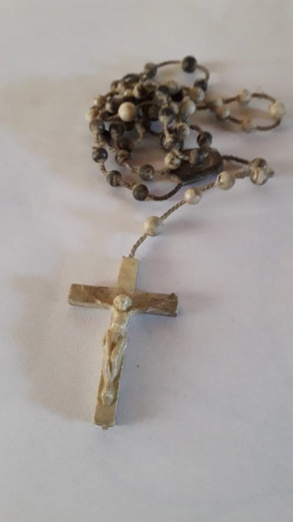 Un rosario que dos monjas le obsequiaron a Chavanne cuando estuvo internado en el Hospital Militar Central.