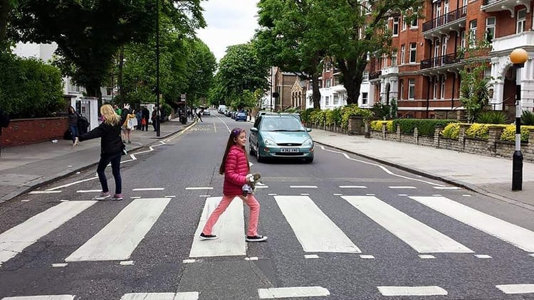 Leila, como una beatle, cruzó Abbey Road (Gentileza Mariana Lacase)