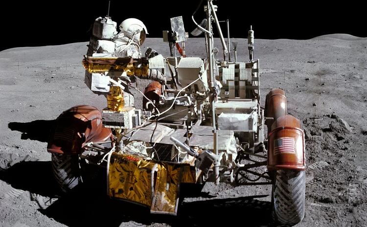 En total doce hombres pisaron el suelo lunar en seis misiones