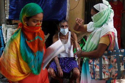 Personas en India durante la pandemia de Covid-19.  Foto: REUTERS / Francis Mascarenhas