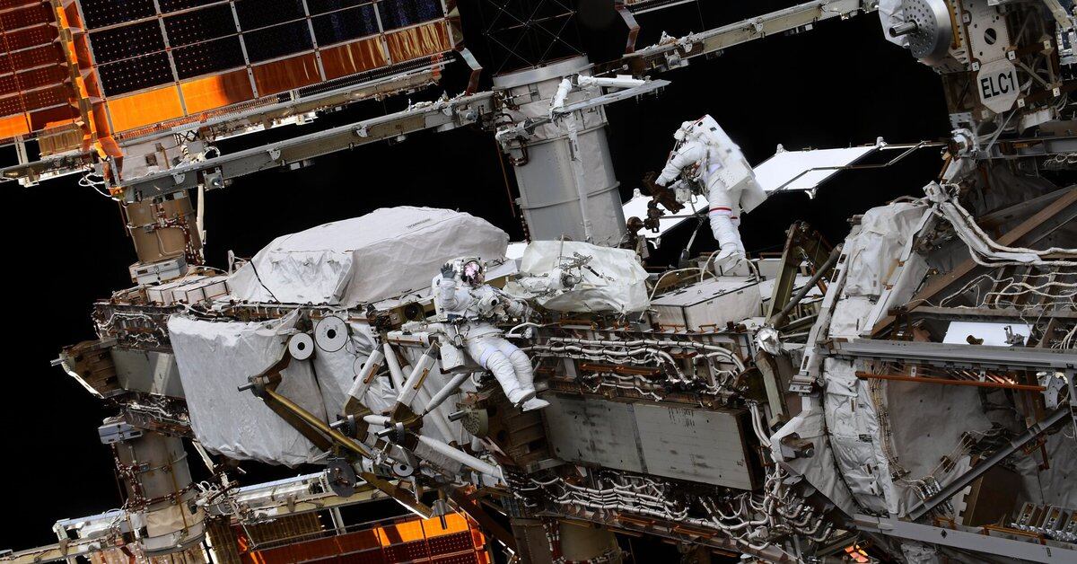 Science.-First spacewalk on the ISS without Americans or Russians