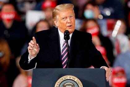 Donald Trump listo para lanzar sus bromas sin filtrar en su primer debate con Joe Biden.  EFE / EPA / DAVID MAXWELL